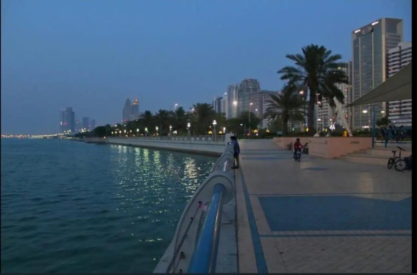 Corniche Street - Luxury Abu Dhabi