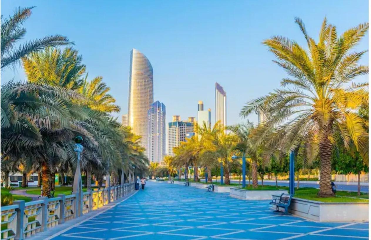 Corniche Street - Luxury